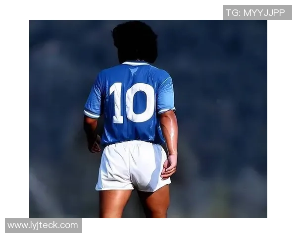 足球明星穿着的球衣号码揭秘及其背后的故事分析